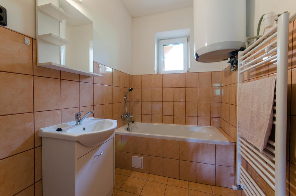 Penzion Pulciny 43 Szoba fotó
